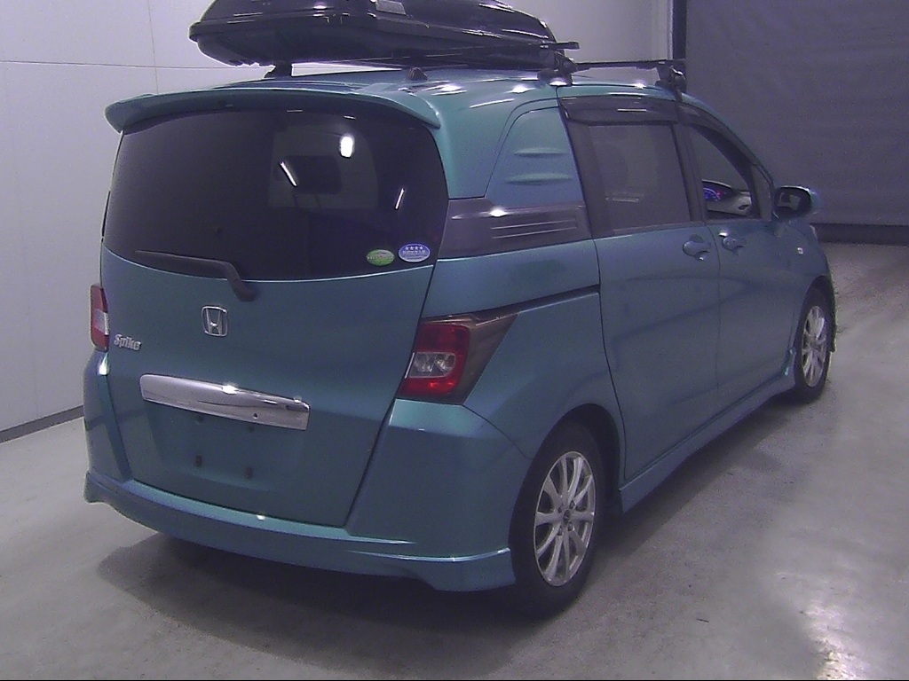 HONDA FREED SPIKE