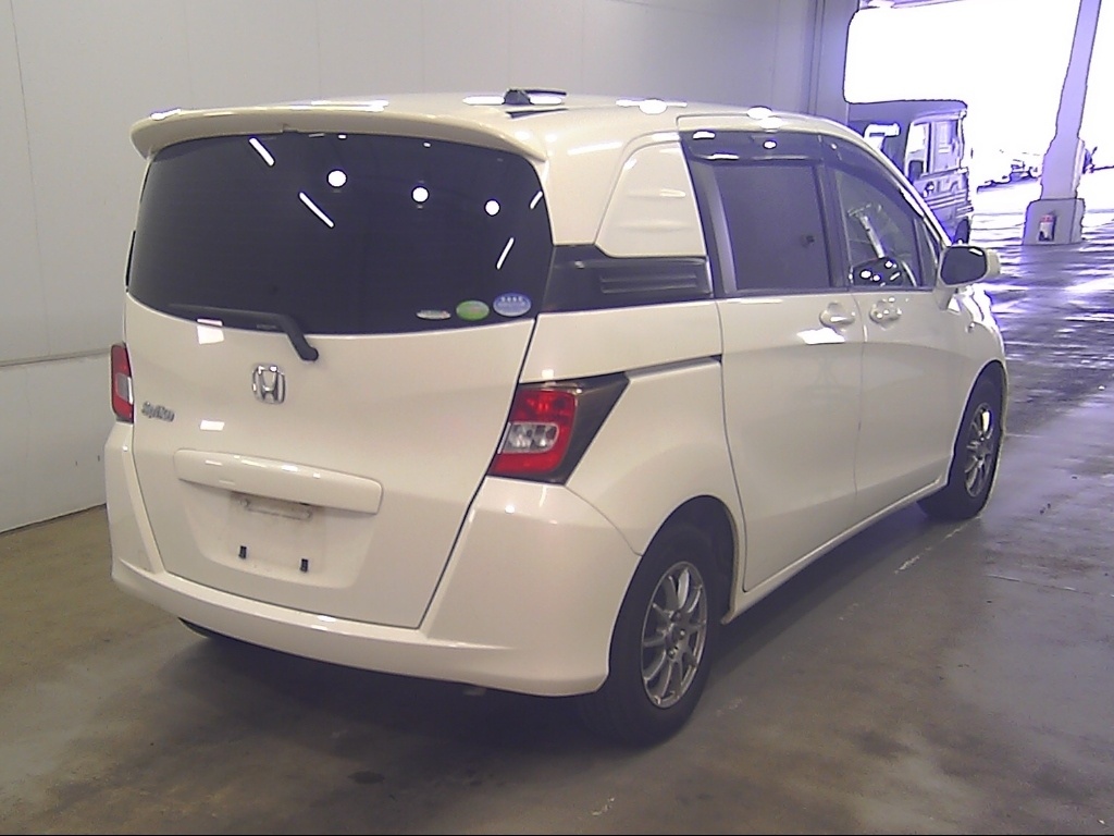 HONDA FREED SPIKE