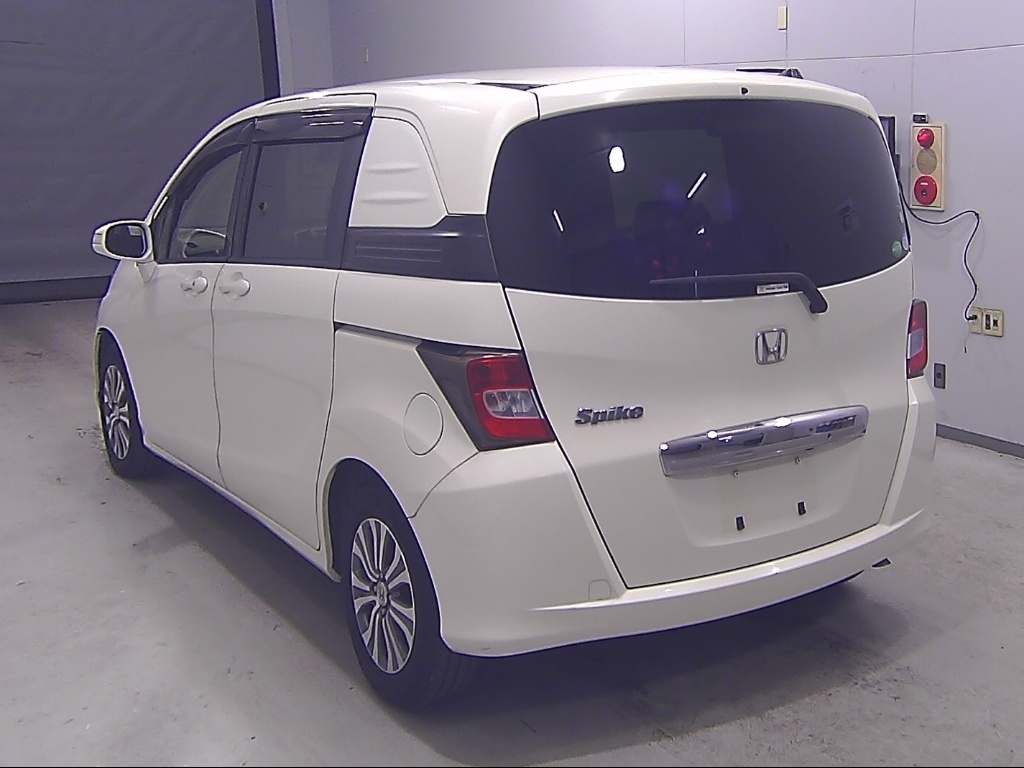 HONDA FREED SPIKE