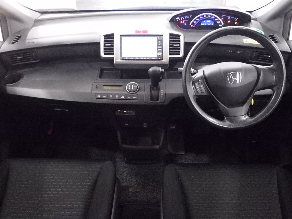 HONDA FREED SPIKE