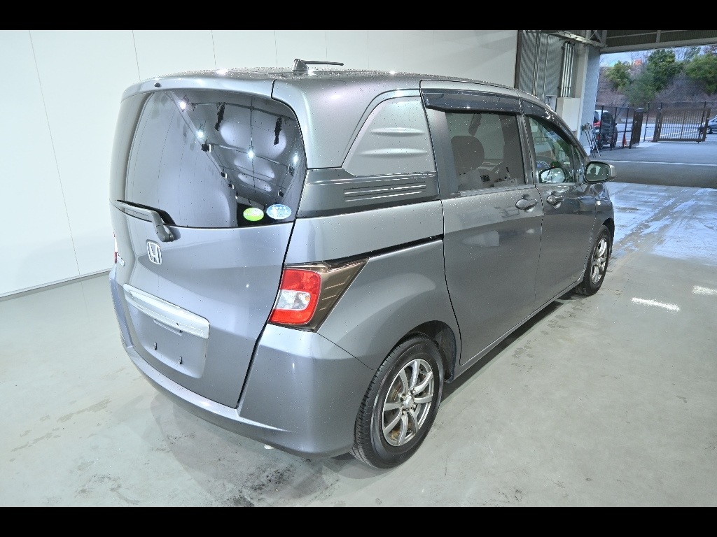 HONDA FREED SPIKE