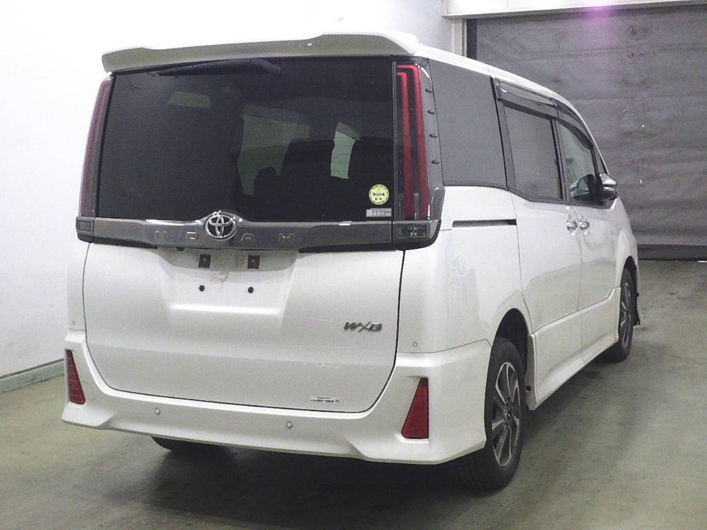 TOYOTA NOAH