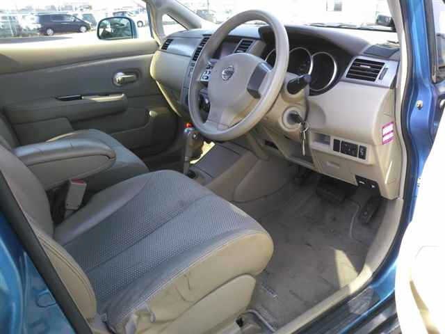 NISSAN TIIDA