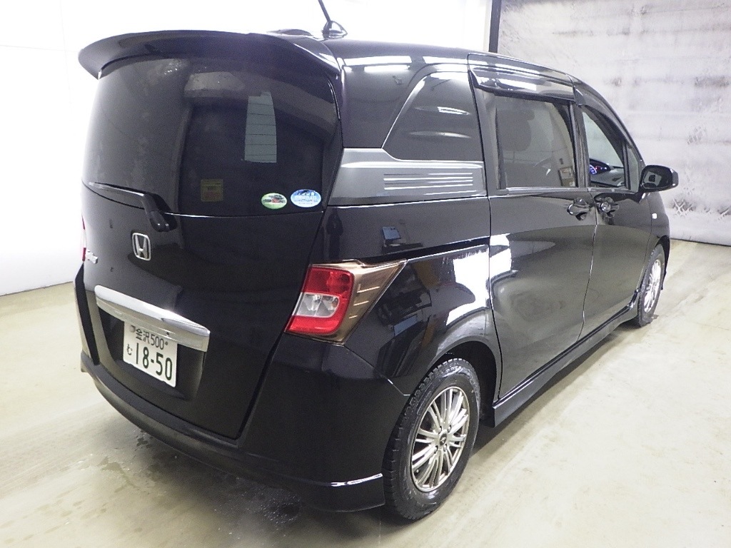 HONDA FREED SPIKE