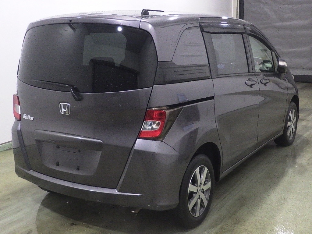 HONDA FREED SPIKE