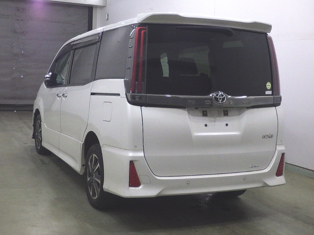 TOYOTA NOAH