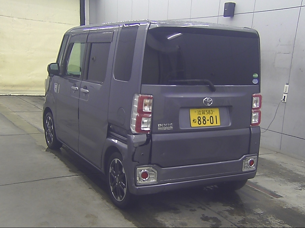 DAIHATSU WAKE