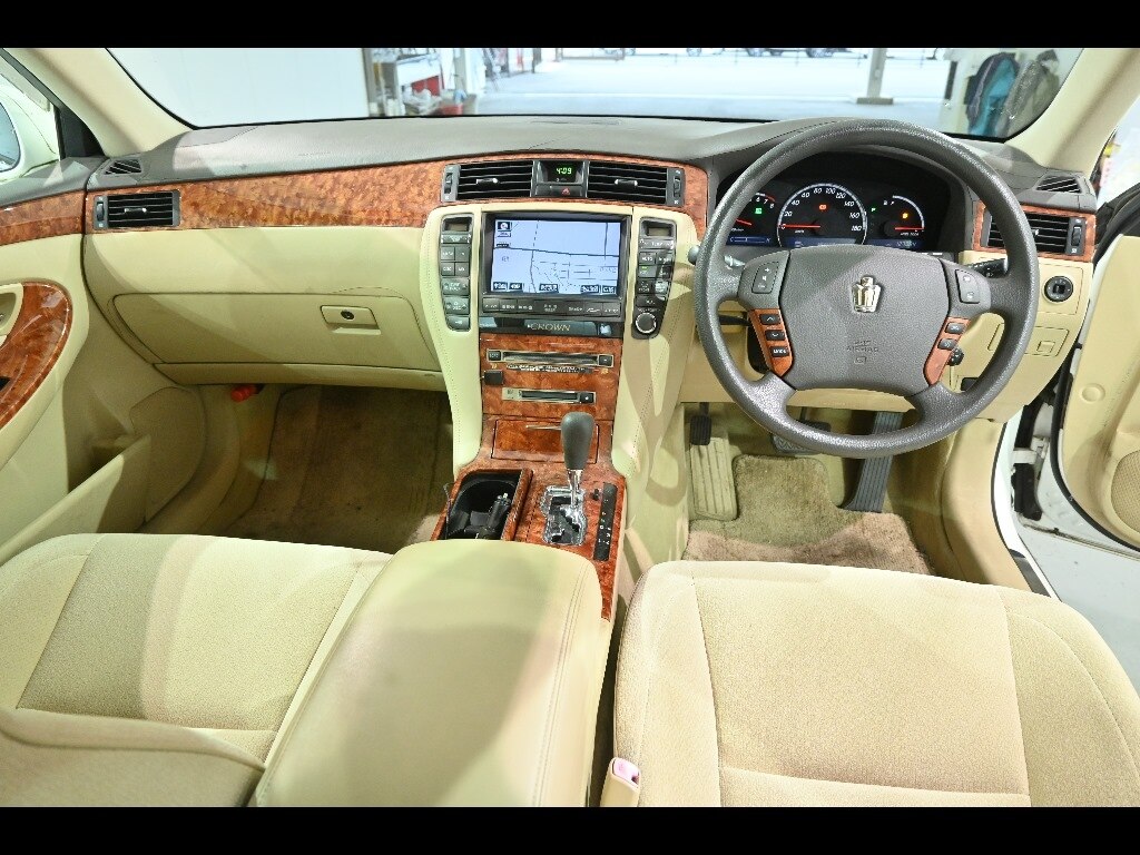 TOYOTA CROWN