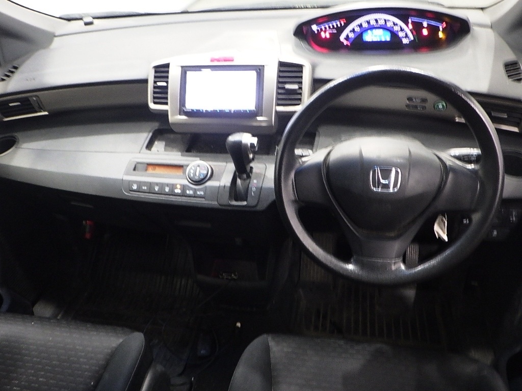 HONDA FREED SPIKE