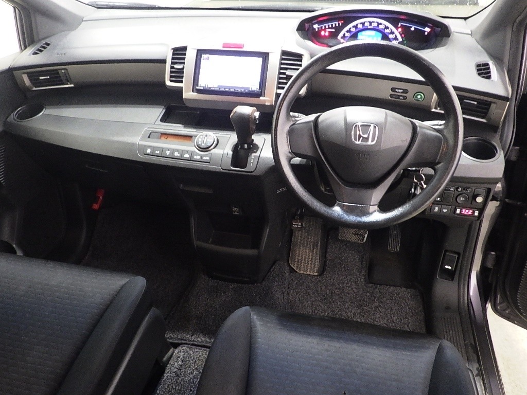HONDA FREED SPIKE
