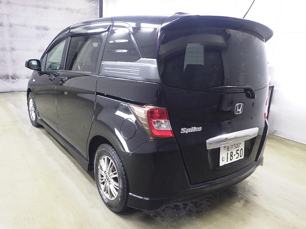 HONDA FREED SPIKE