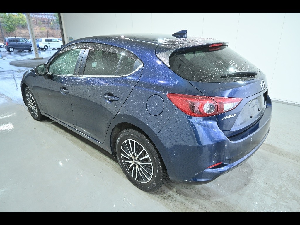 MAZDA AXELA
