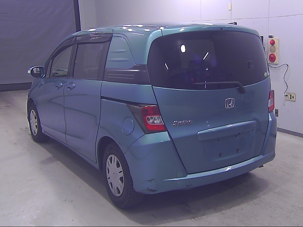 HONDA FREED SPIKE