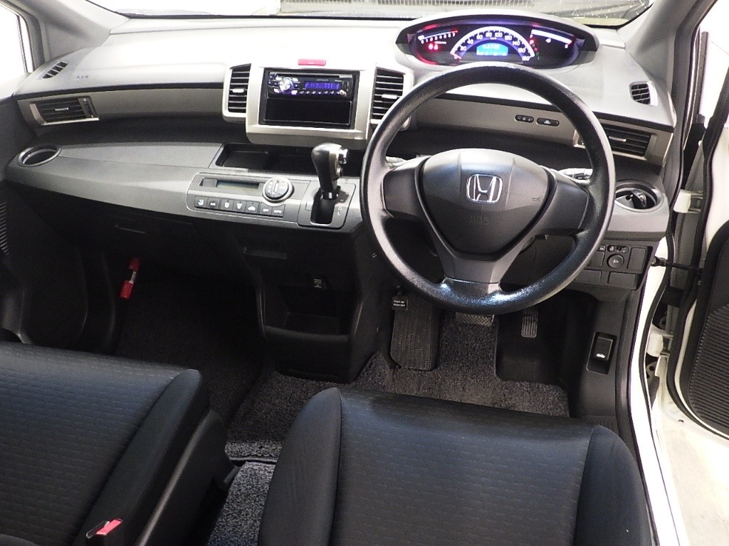 HONDA FREED SPIKE