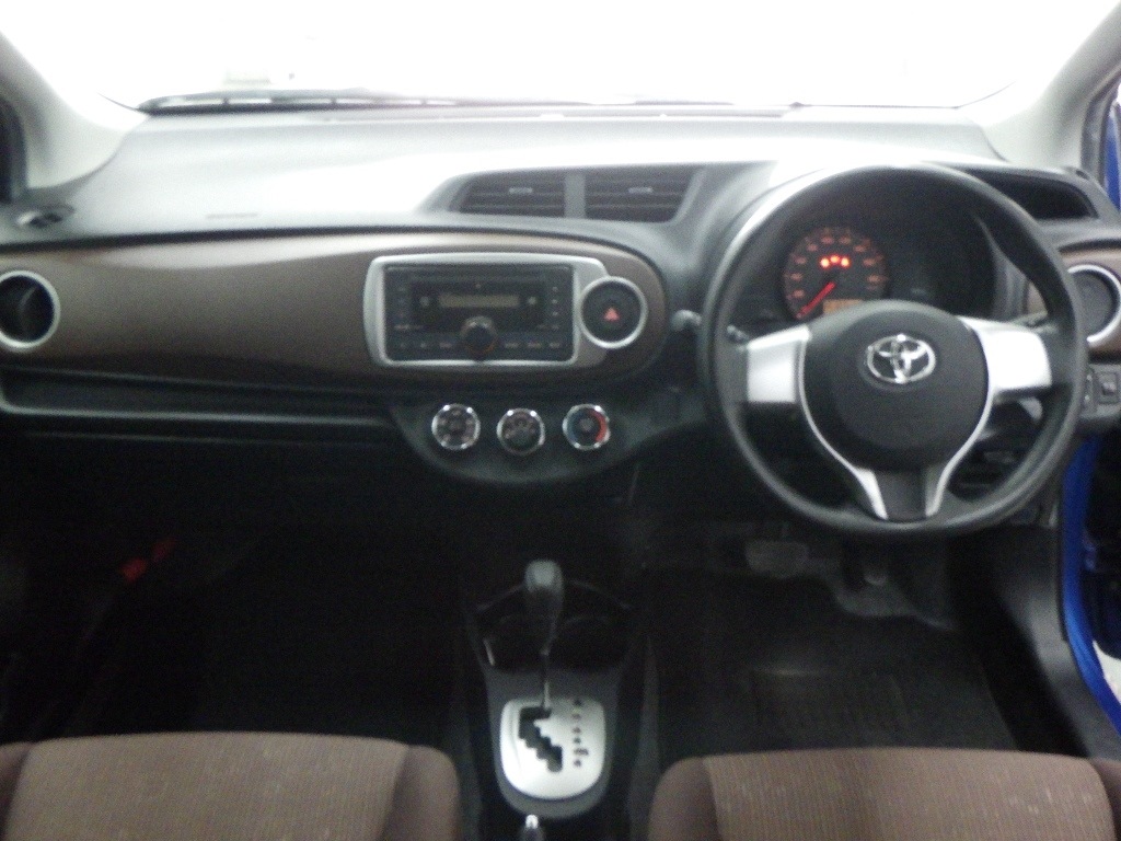 TOYOTA VITZ