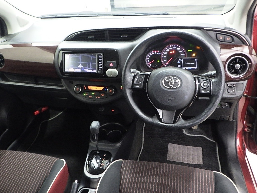 TOYOTA VITZ