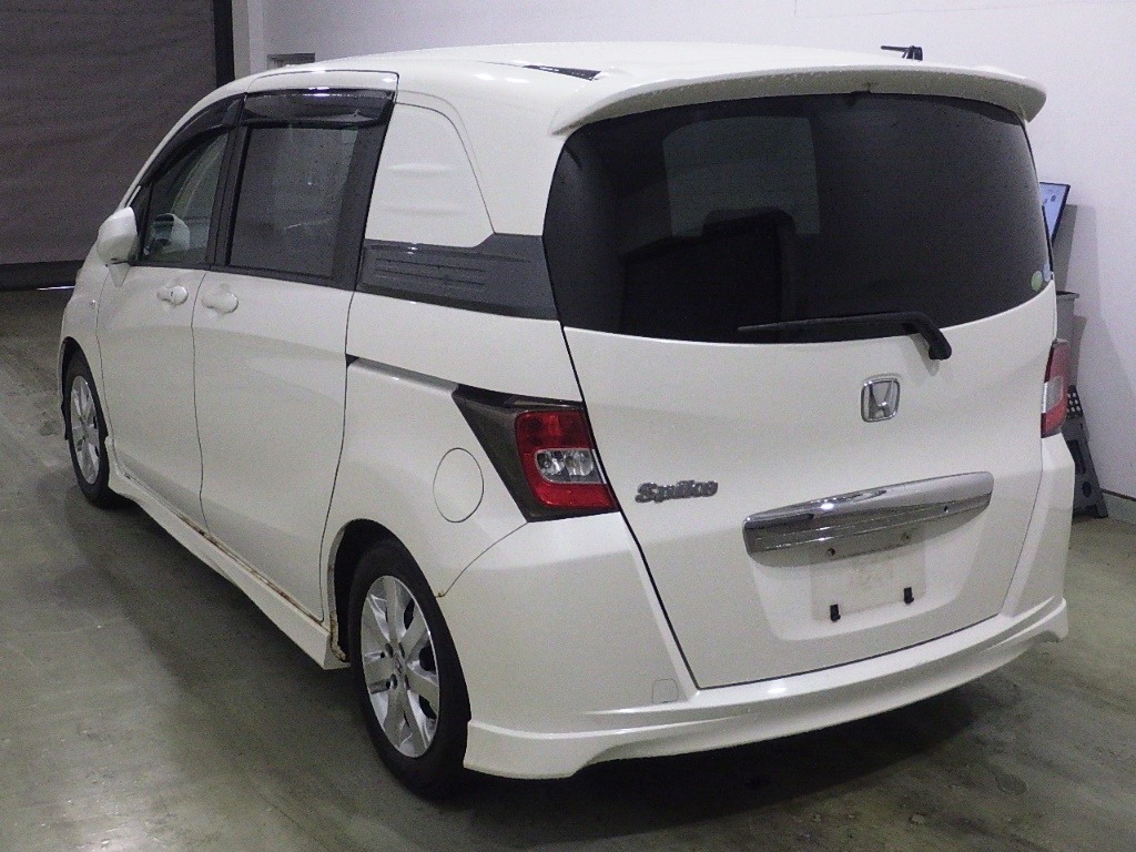 HONDA FREED SPIKE