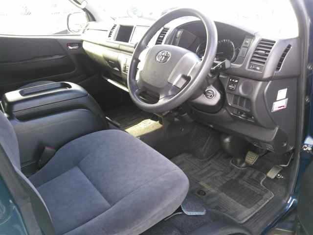 TOYOTA HIACE