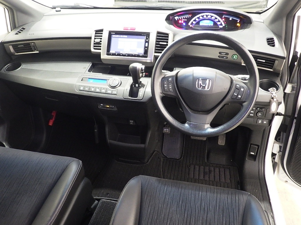 HONDA FREED SPIKE