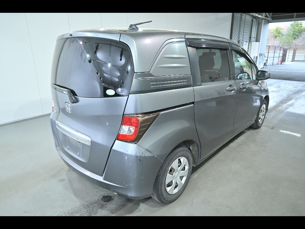 HONDA FREED SPIKE