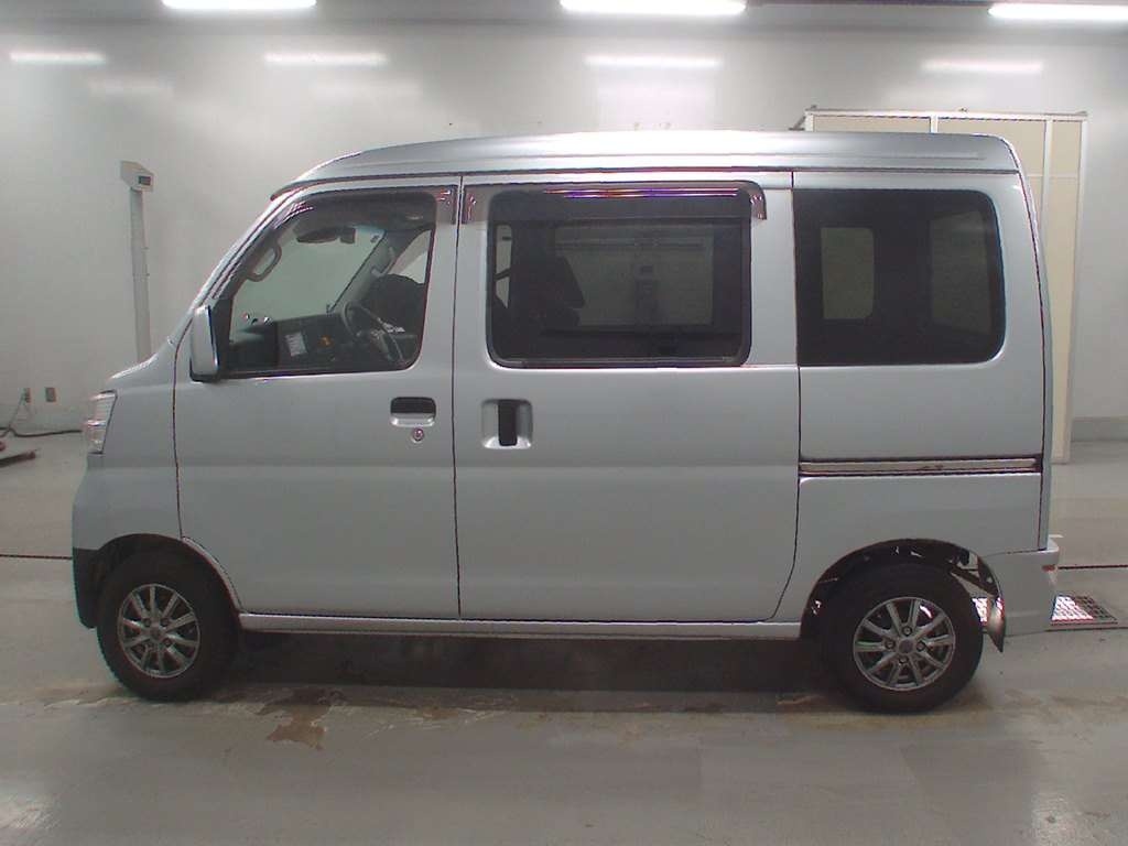 TOYOTA PIXIS VAN