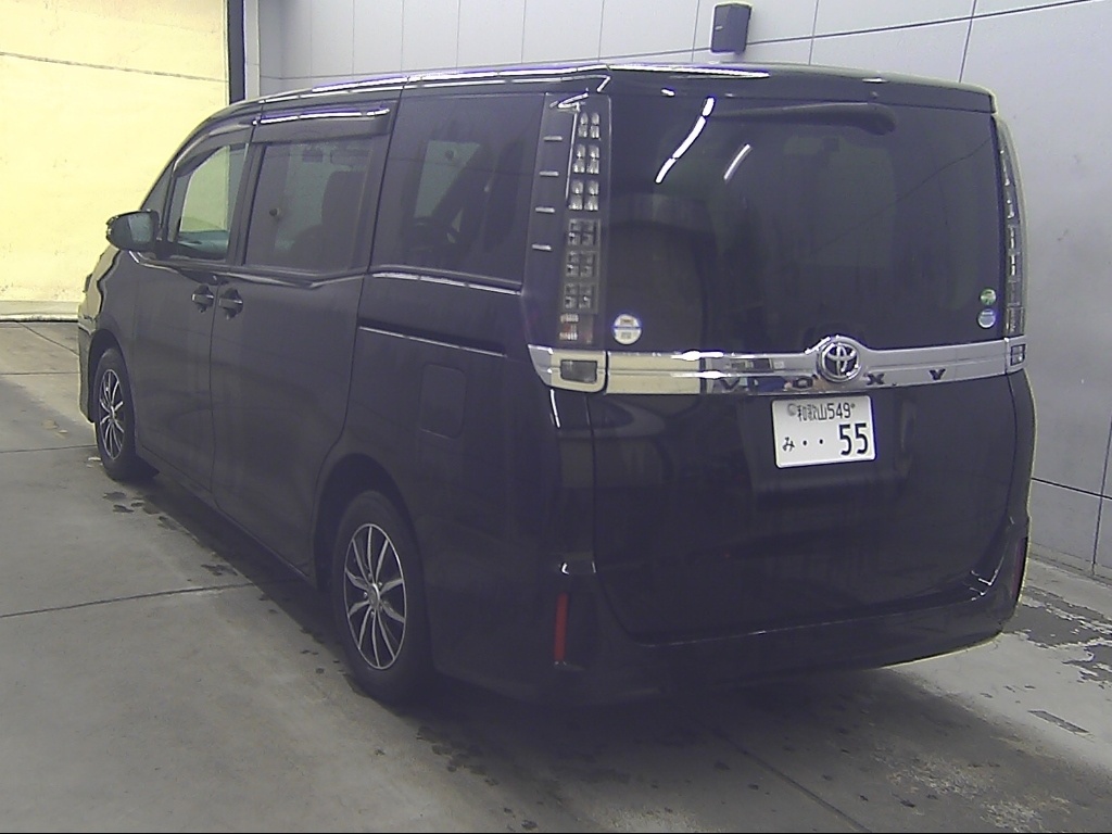TOYOTA VOXY