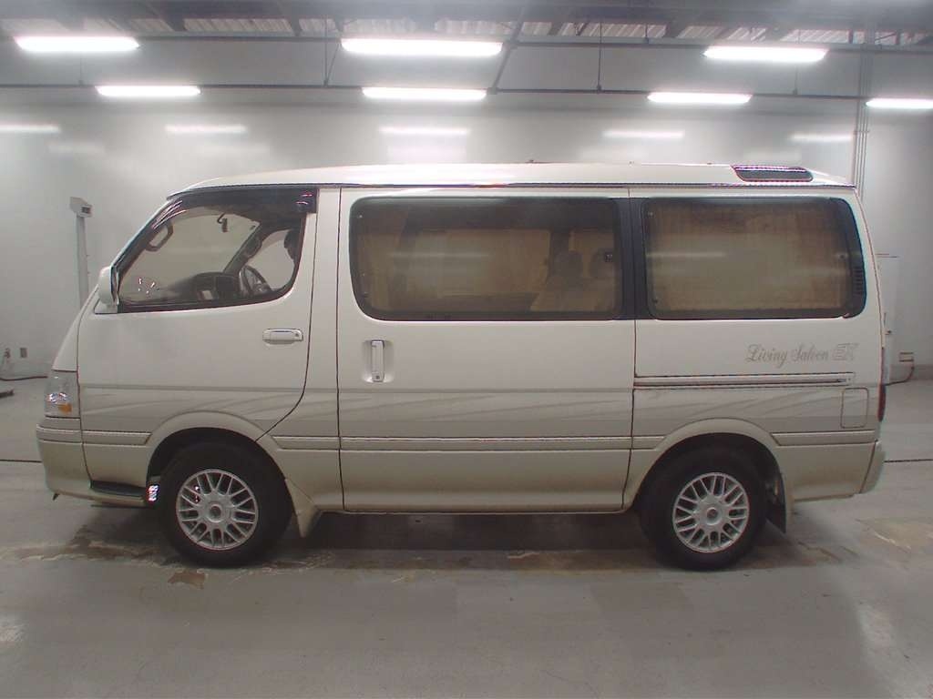 TOYOTA HIACE