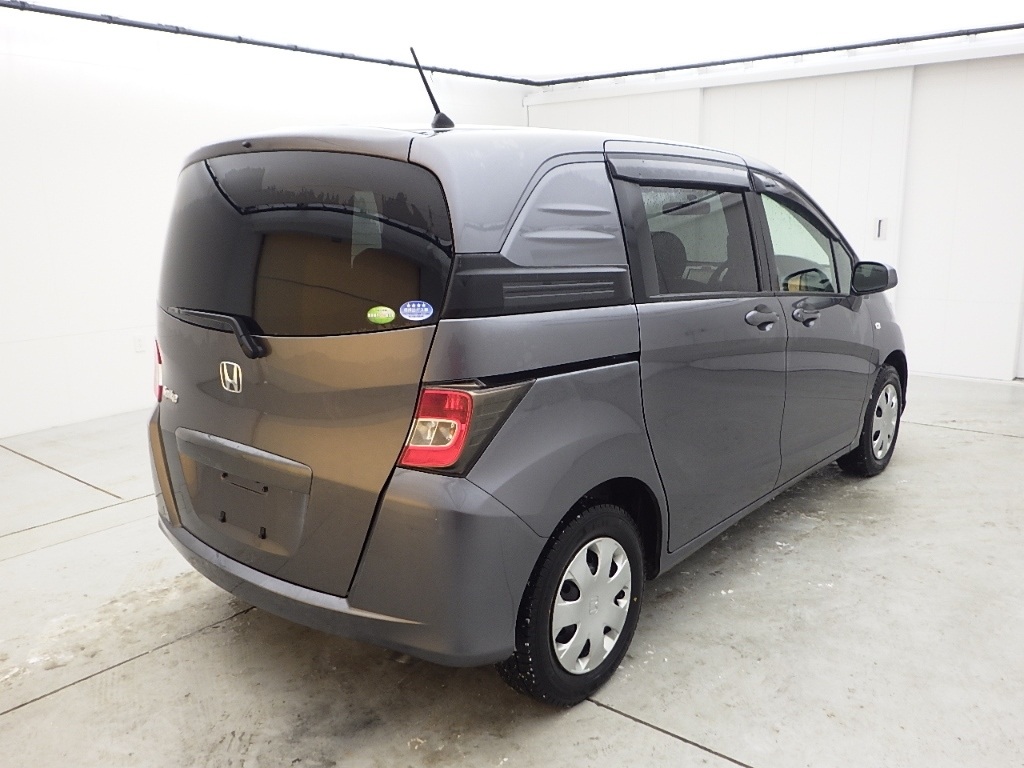 HONDA FREED SPIKE