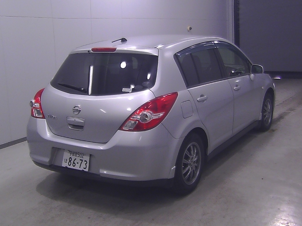 NISSAN TIIDA