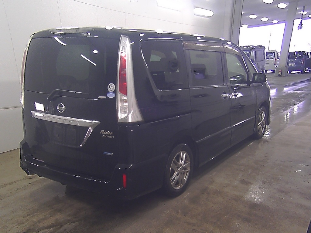 NISSAN SERENA