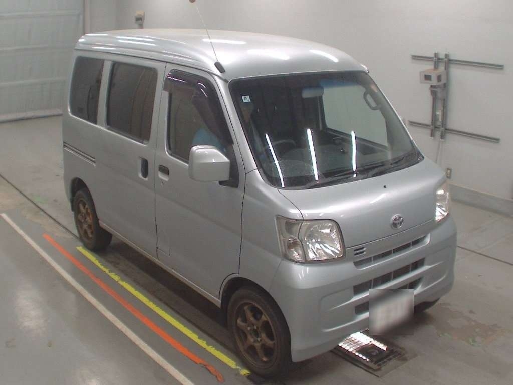 TOYOTA PIXIS VAN