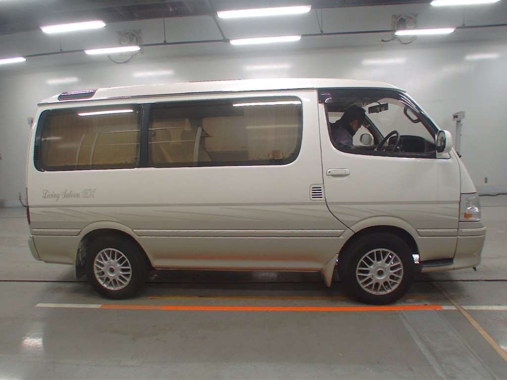 TOYOTA HIACE