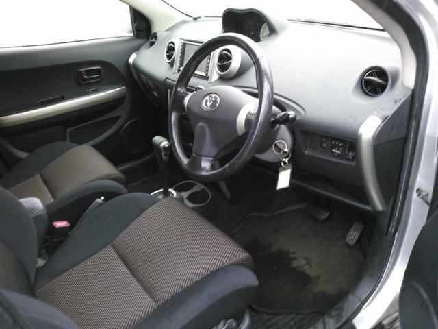 TOYOTA IST
