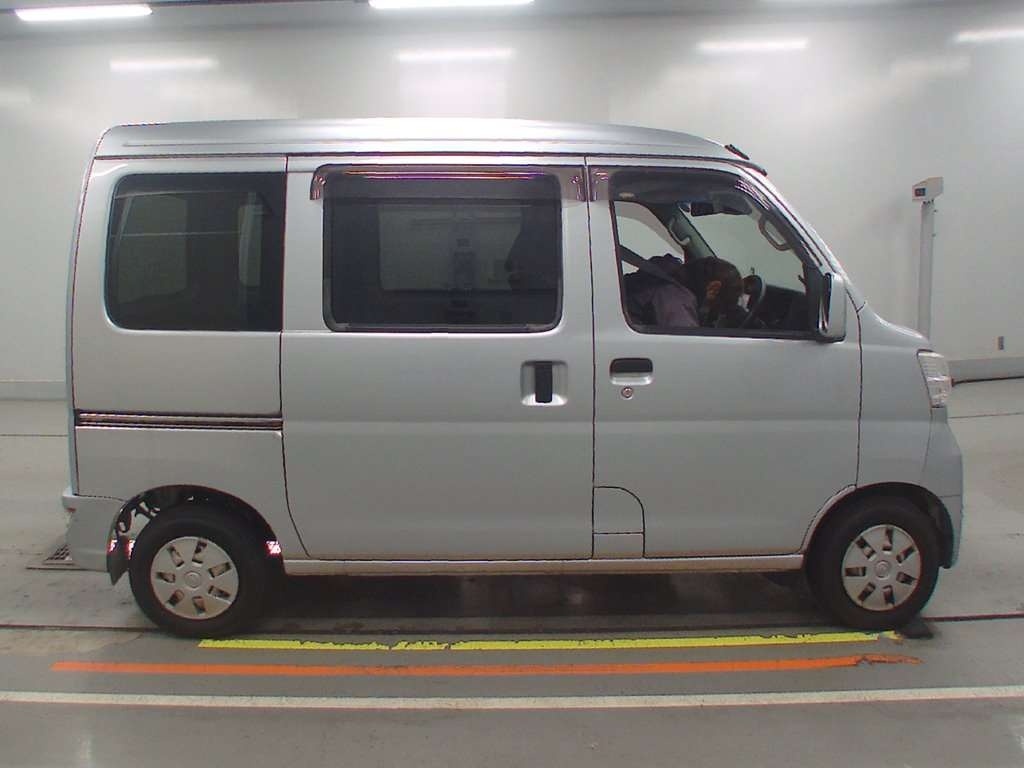 TOYOTA PIXIS VAN