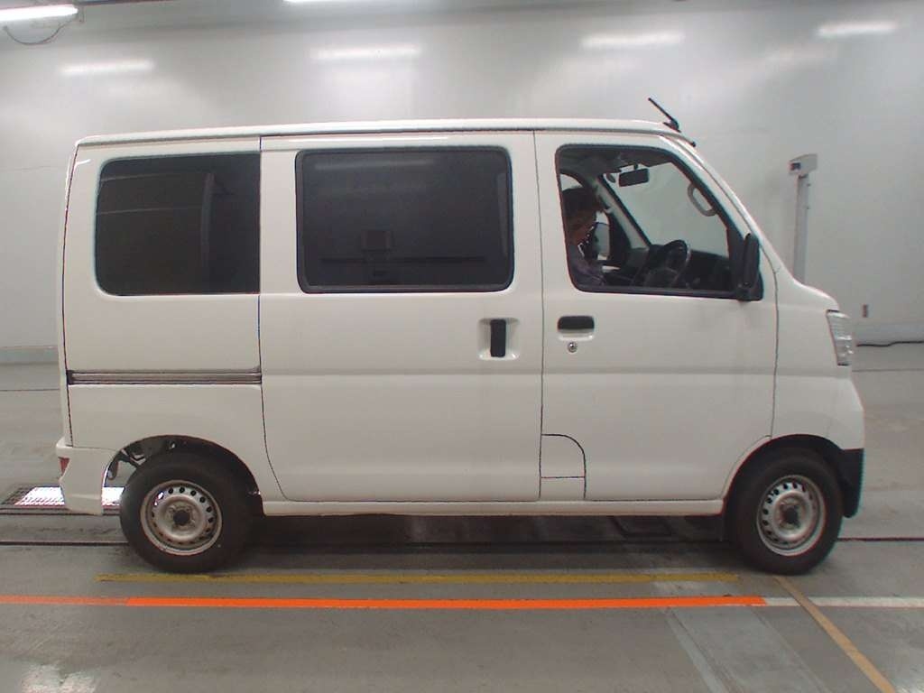 TOYOTA PIXIS VAN