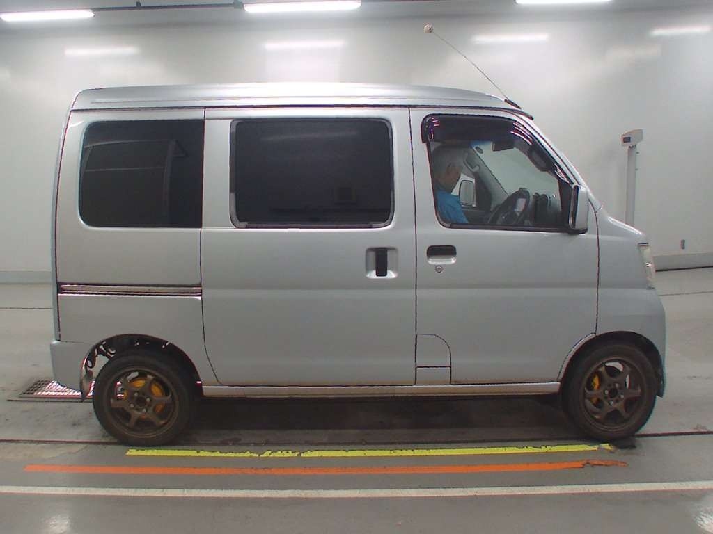 TOYOTA PIXIS VAN