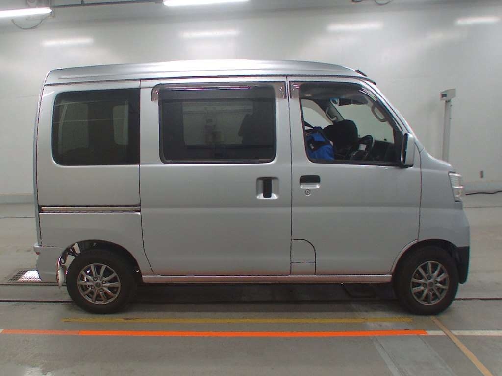 TOYOTA PIXIS VAN