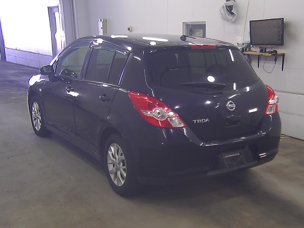 NISSAN TIIDA