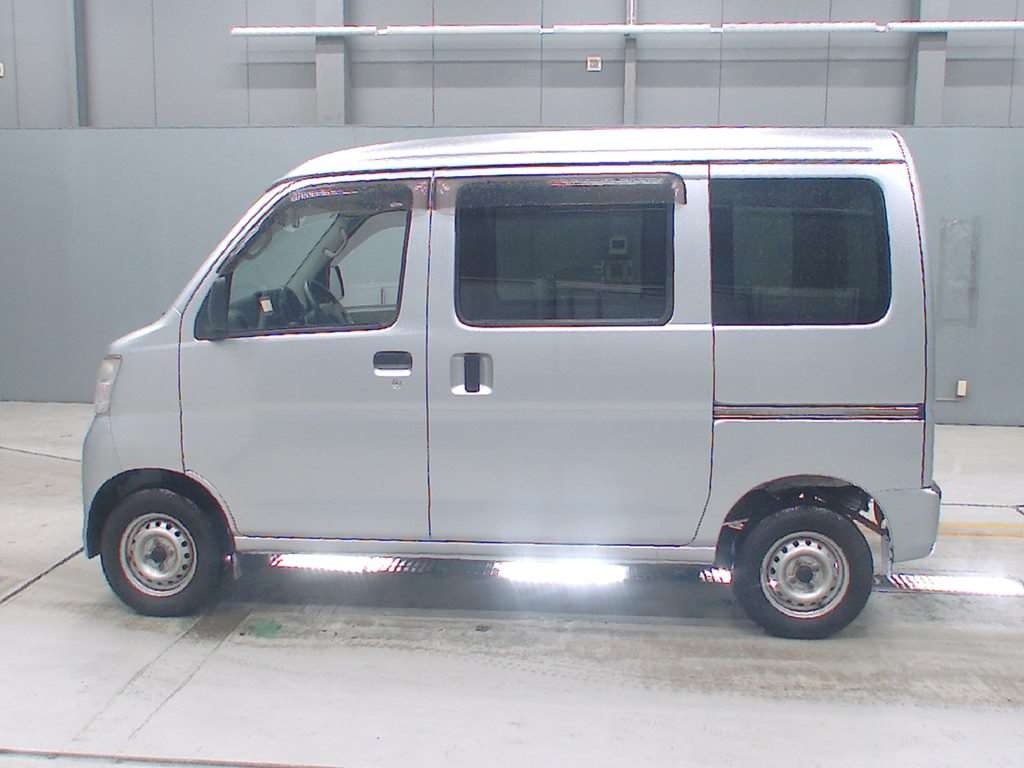 TOYOTA PIXIS VAN
