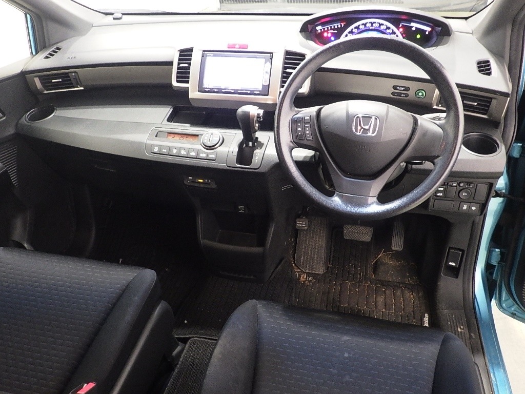 HONDA FREED SPIKE