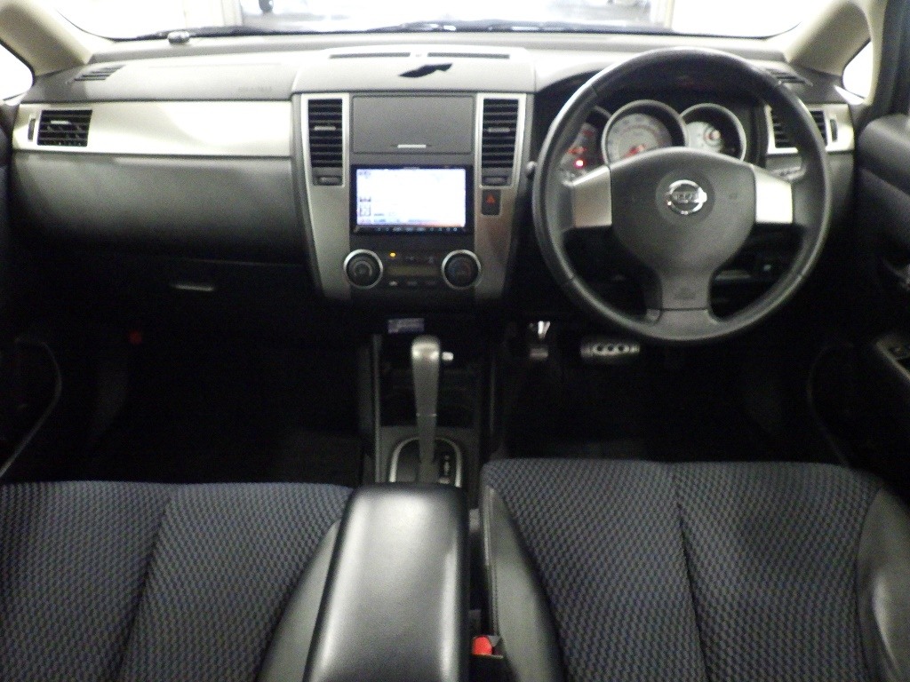 NISSAN TIIDA