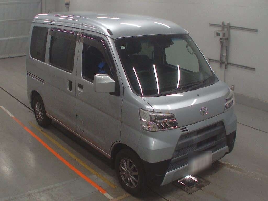 TOYOTA PIXIS VAN