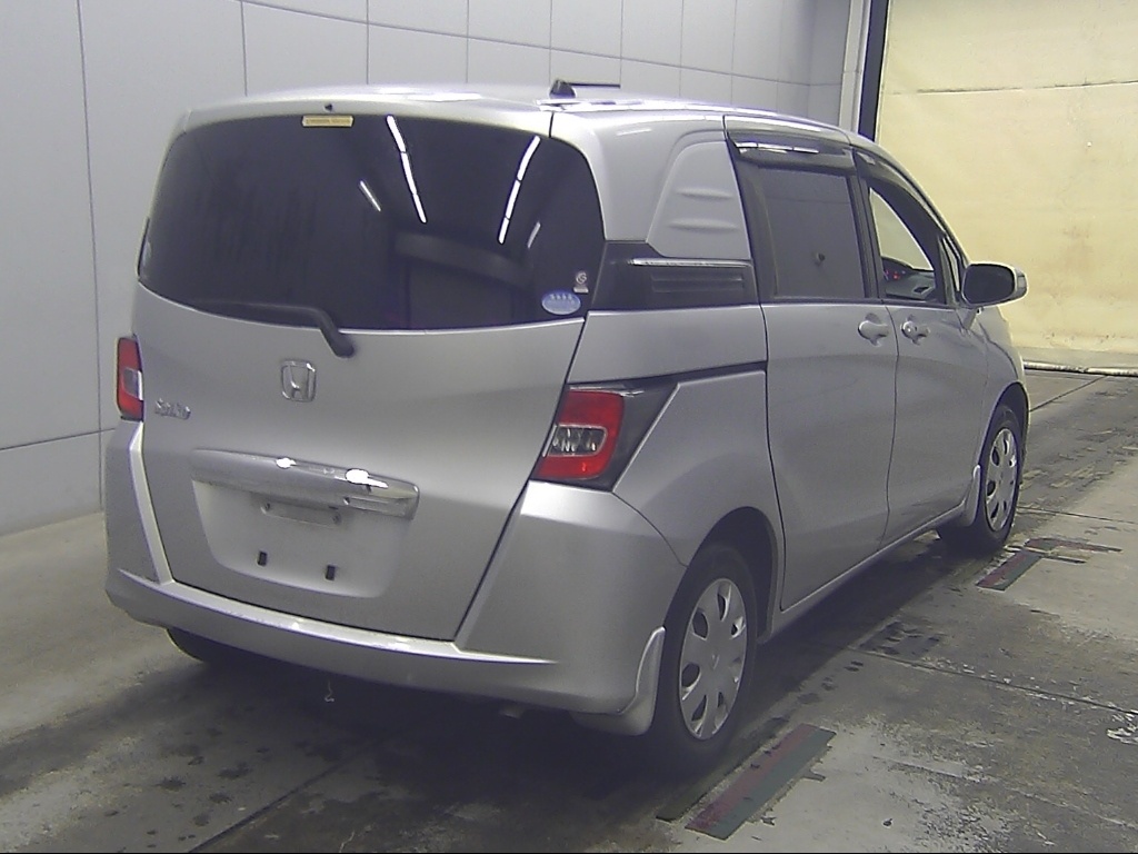 HONDA FREED SPIKE