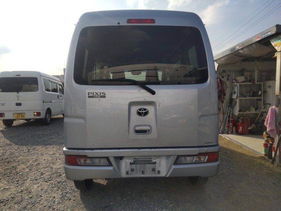 TOYOTA PIXIS VAN