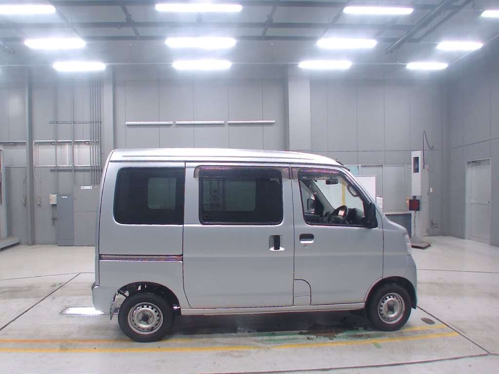 TOYOTA PIXIS VAN