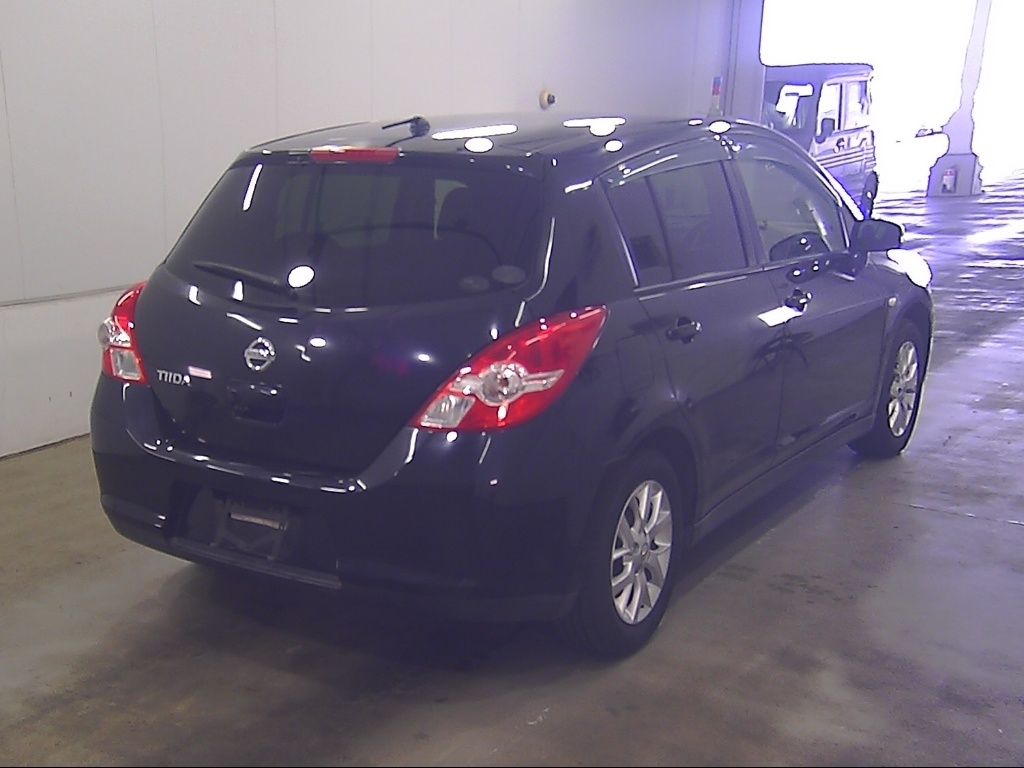 NISSAN TIIDA