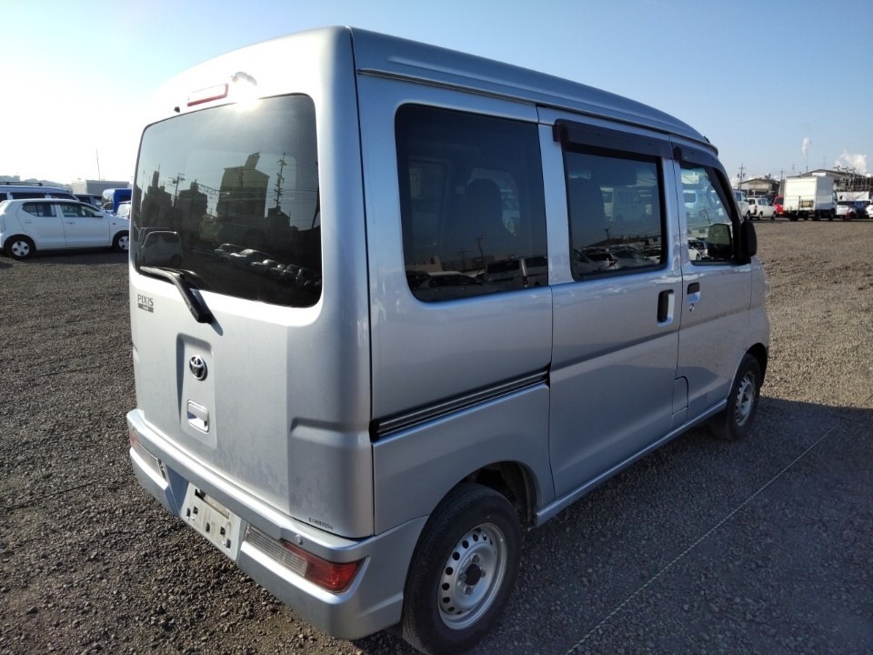 TOYOTA PIXIS VAN