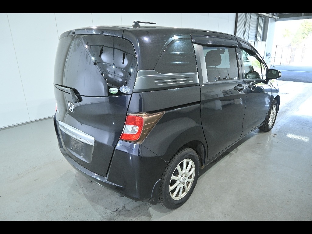 HONDA FREED SPIKE