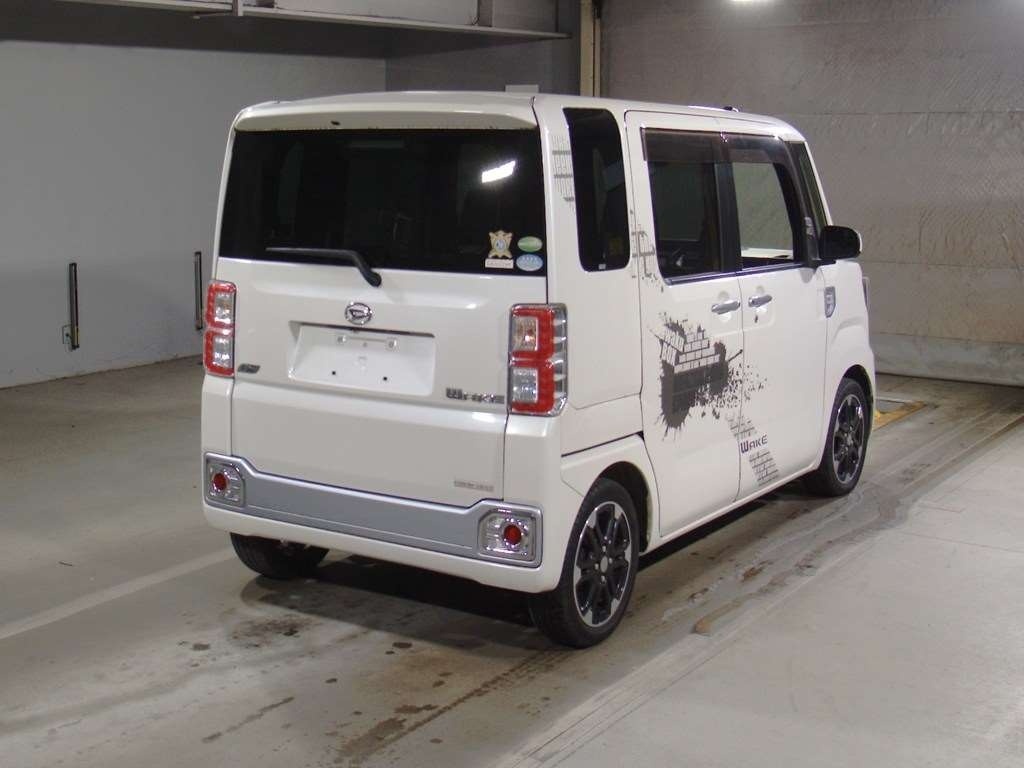 DAIHATSU WAKE
