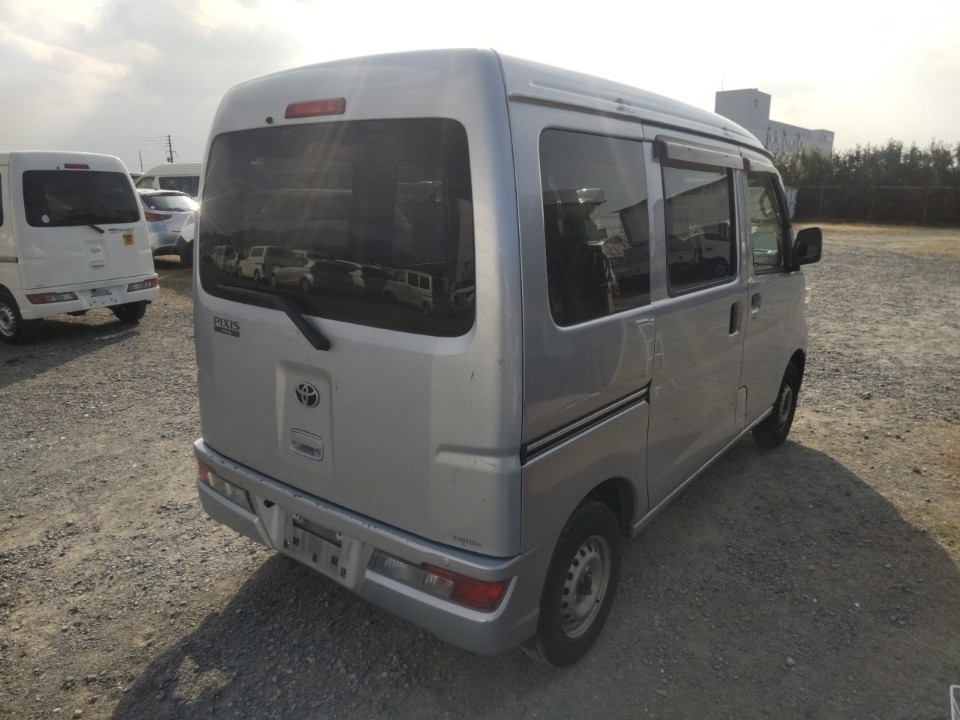 TOYOTA PIXIS VAN